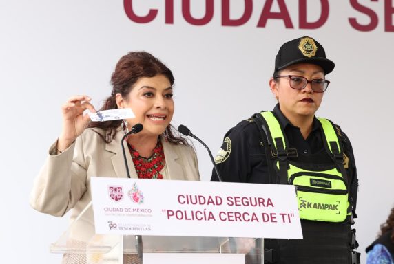 CLARA BRUGADA ENCABEZA EN IZTACALCO JORNADA DE VISITA
DOMICILIARIA DEL PROGRAMA “LA POLICÍA CERCA DE TI”.
