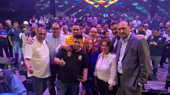 GRAN FESTEJO DE LA SECCIÓN 1 LIMPIA Y TRANSPORTE DE LA CDMX DEL SUTGCDMX, Al frente el Secretario General y Vicepresidente del SUTGCDMX Hu GRAN FESTEJO DE LA SECCIÓN 1 LIMPIA Y TRANSPORTE DE LA CDMX DEL SUTGCDMX,
Al frente el Secretario General y Vicepresidente del SUTGCDMX